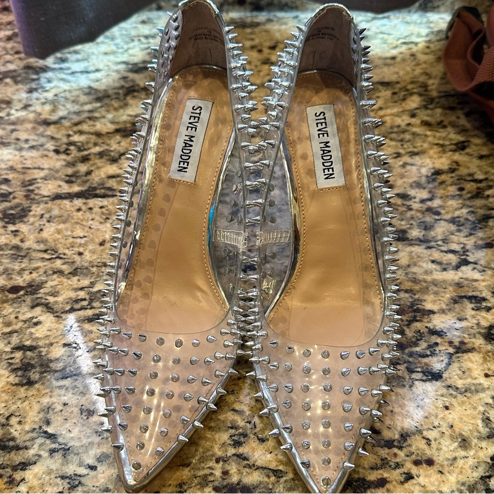 🩶💎STEVE MADDEN~Size 7~Silver Metallic/Clear Studded Heels🩶💎